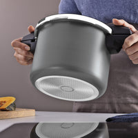 Panela de Pressão Arizona Induction em Alumínio com Revestimento Interno e Externo em Antiaderente Starflon Max Titânio 20 cm 4,5 L